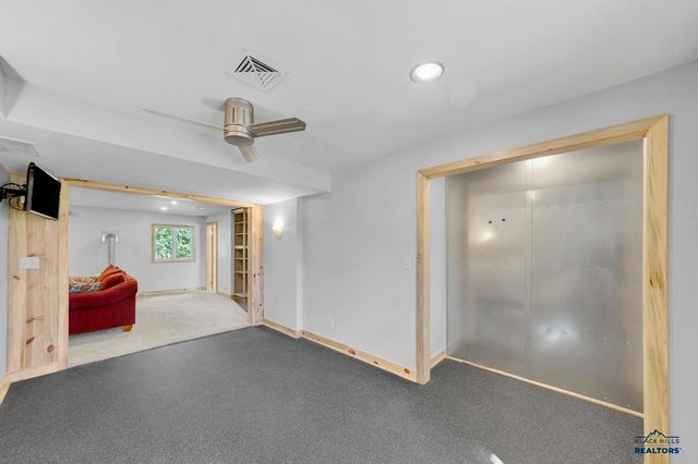 125 S BERRY PINE RD, Rapid City, SD 57702