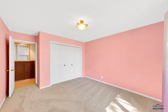 125 S BERRY PINE RD, Rapid City, SD 57702
