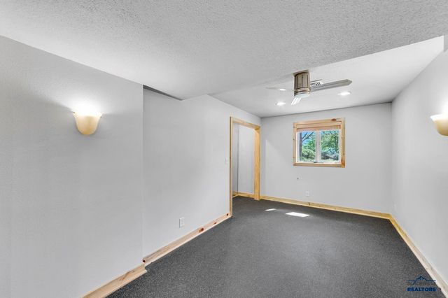 125 S BERRY PINE RD, Rapid City, SD 57702