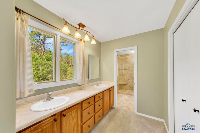 125 S BERRY PINE RD, Rapid City, SD 57702