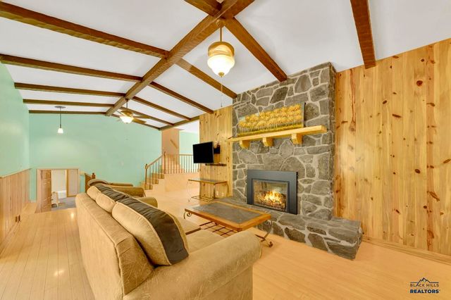 125 S BERRY PINE RD, Rapid City, SD 57702