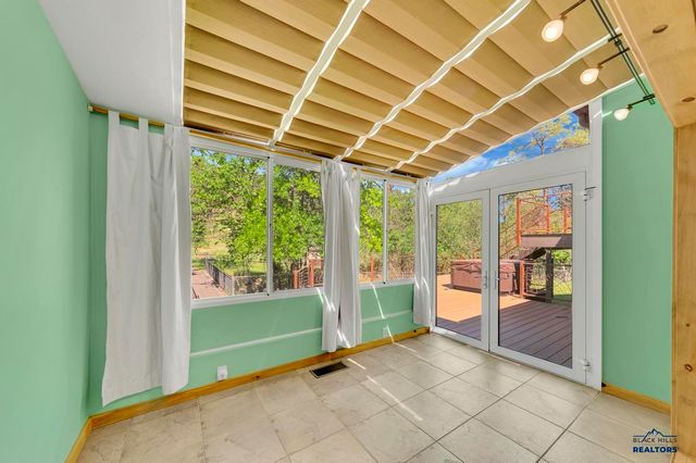 125 S BERRY PINE RD, Rapid City, SD 57702