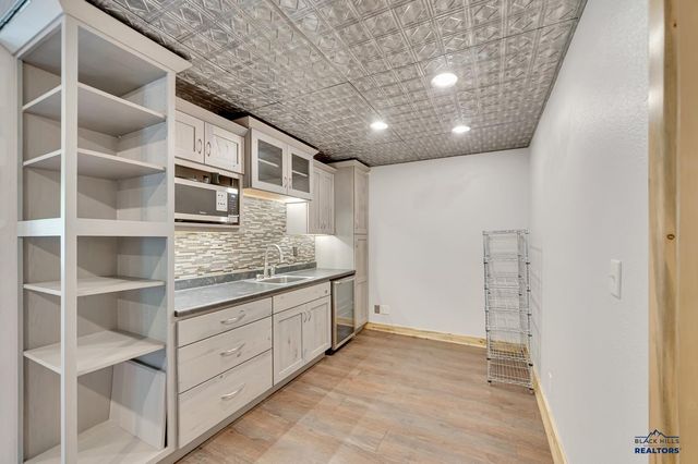 125 S BERRY PINE RD, Rapid City, SD 57702
