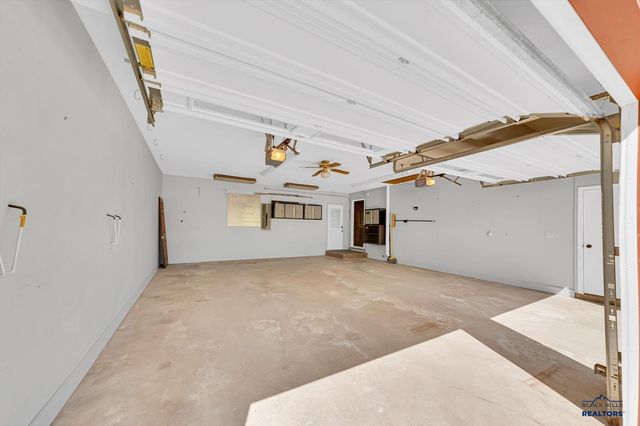 125 S BERRY PINE RD, Rapid City, SD 57702