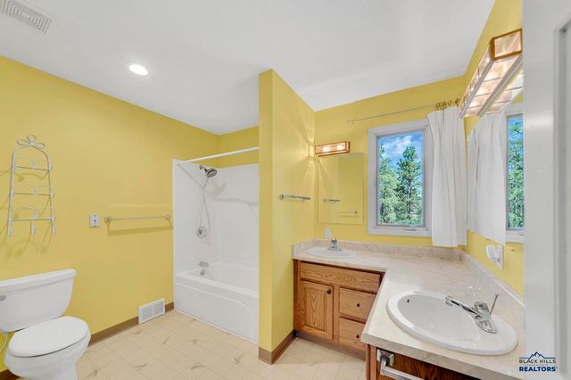 125 S BERRY PINE RD, Rapid City, SD 57702