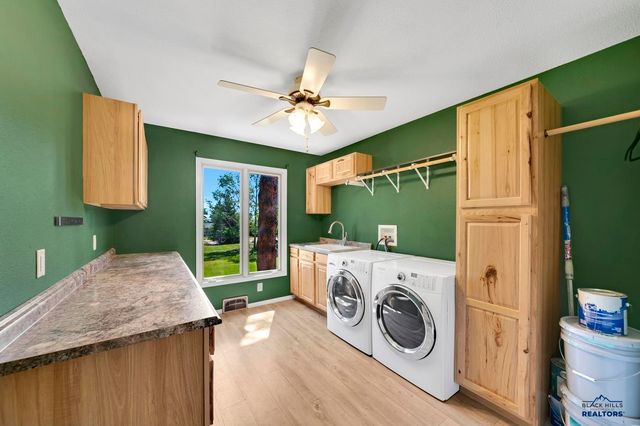 125 S BERRY PINE RD, Rapid City, SD 57702