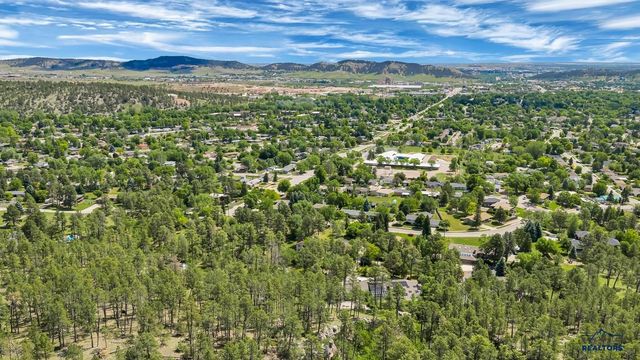 125 S BERRY PINE RD, Rapid City, SD 57702