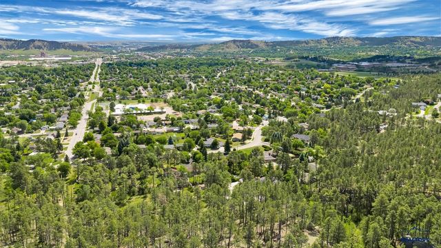 125 S BERRY PINE RD, Rapid City, SD 57702