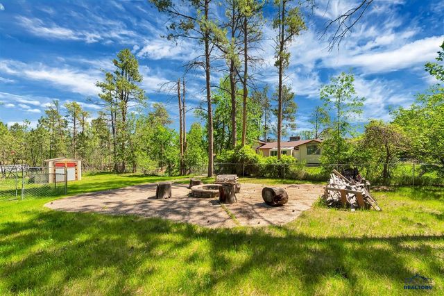 125 S BERRY PINE RD, Rapid City, SD 57702