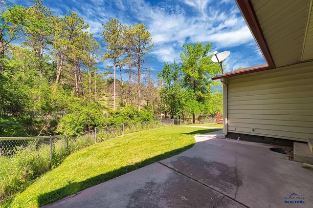125 S BERRY PINE RD, Rapid City, SD 57702