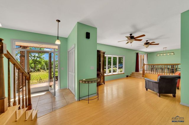 125 S BERRY PINE RD, Rapid City, SD 57702