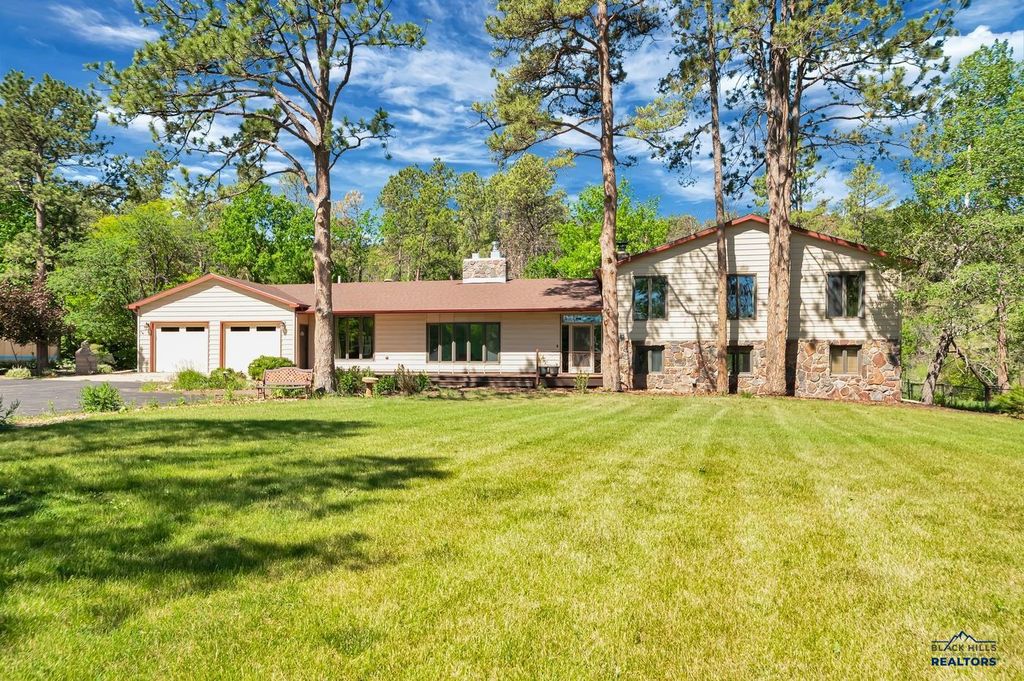125 S BERRY PINE RD, Rapid City, SD 57702