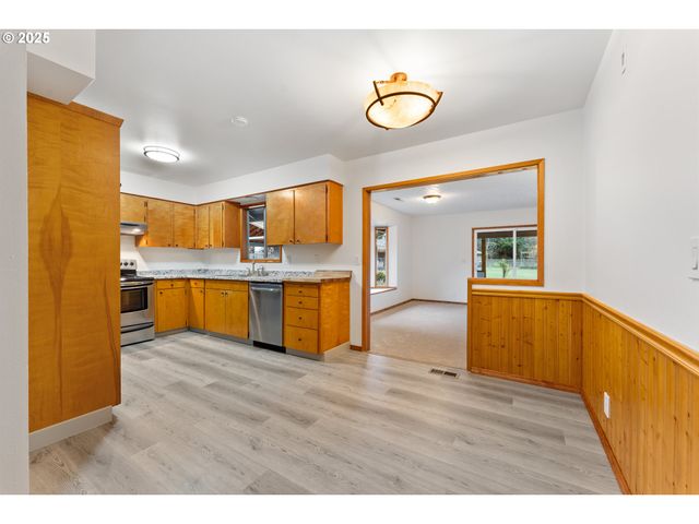 16600 Sw FLORENCE St, Beaverton, OR 97078