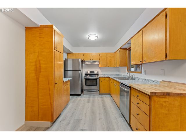 16600 Sw FLORENCE St, Beaverton, OR 97078