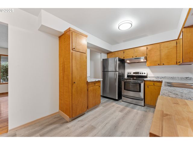 16600 Sw FLORENCE St, Beaverton, OR 97078