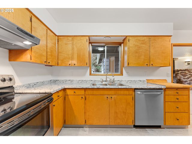 16600 Sw FLORENCE St, Beaverton, OR 97078