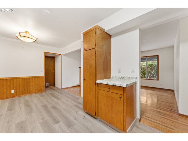 16600 Sw FLORENCE St, Beaverton, OR 97078