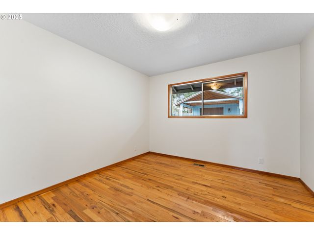 16600 Sw FLORENCE St, Beaverton, OR 97078