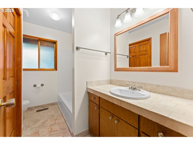 16600 Sw FLORENCE St, Beaverton, OR 97078