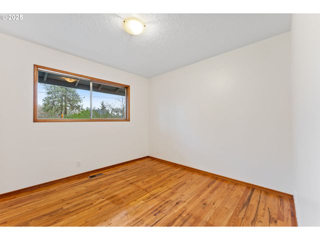 16600 Sw FLORENCE St, Beaverton, OR 97078