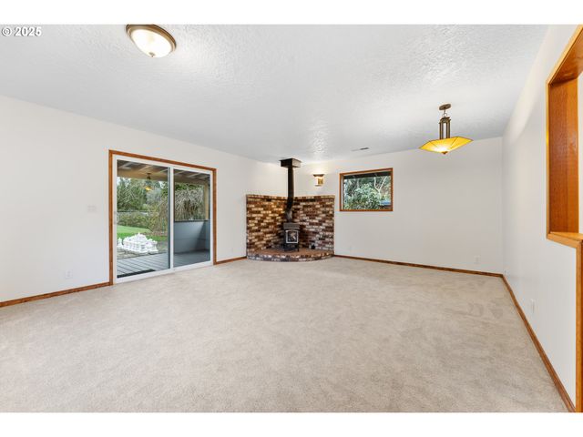 16600 Sw FLORENCE St, Beaverton, OR 97078