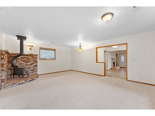 16600 Sw FLORENCE St, Beaverton, OR 97078