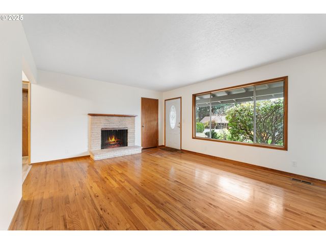 16600 Sw FLORENCE St, Beaverton, OR 97078