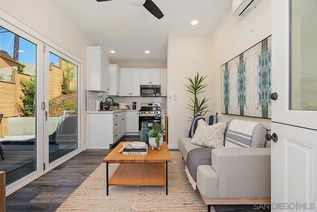 948 Emma, Cardiff By The Sea, CA 92007