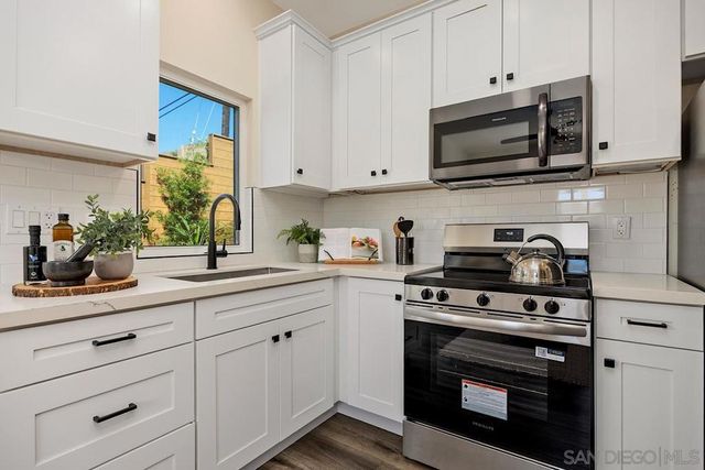 948 Emma, Cardiff By The Sea, CA 92007