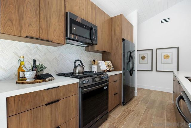 948 Emma, Cardiff By The Sea, CA 92007