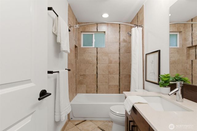 10404 Jovita Blvd E, Edgewood, WA 98372