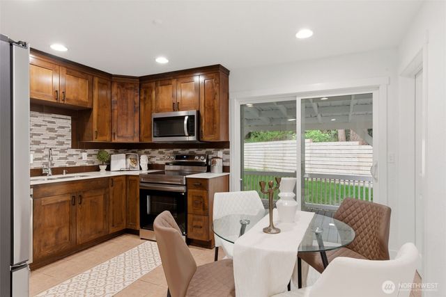 10404 Jovita Blvd E, Edgewood, WA 98372