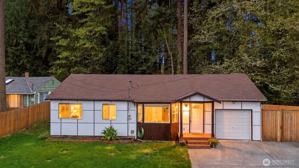 10404 Jovita Blvd E, Edgewood, WA 98372