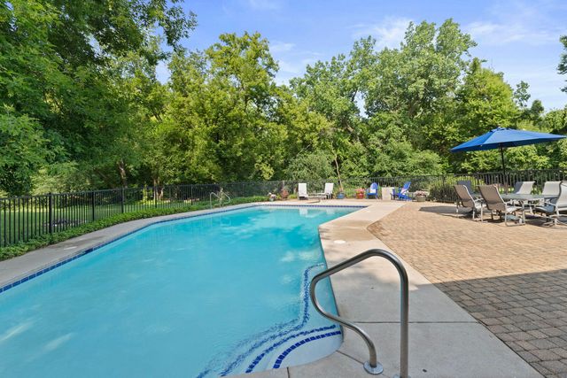 8 Stone Ridge Drive, South Barrington, IL 60010