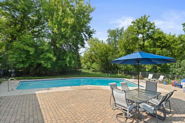 8 Stone Ridge Drive, South Barrington, IL 60010