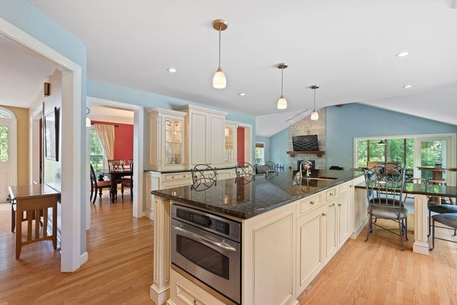8 Stone Ridge Drive, South Barrington, IL 60010