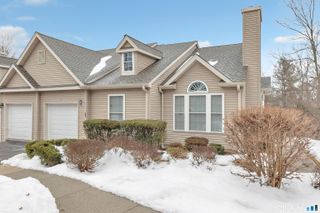 25 Hamden Hills Drive 72, Hamden, CT 06518