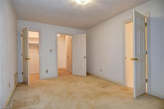1924 Grayfalcon DR, Norfolk, VA 23518