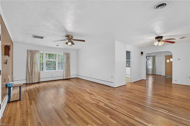 14 Charlton DR, Hampton, VA 23666
