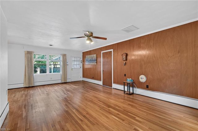 14 Charlton DR, Hampton, VA 23666