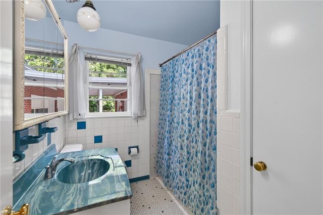 14 Charlton DR, Hampton, VA 23666