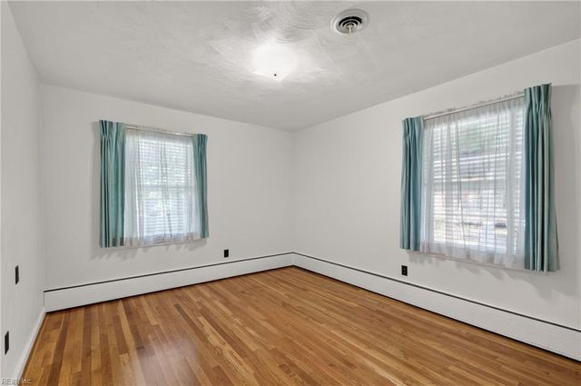 14 Charlton DR, Hampton, VA 23666