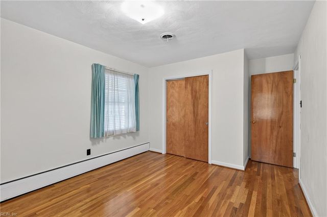 14 Charlton DR, Hampton, VA 23666