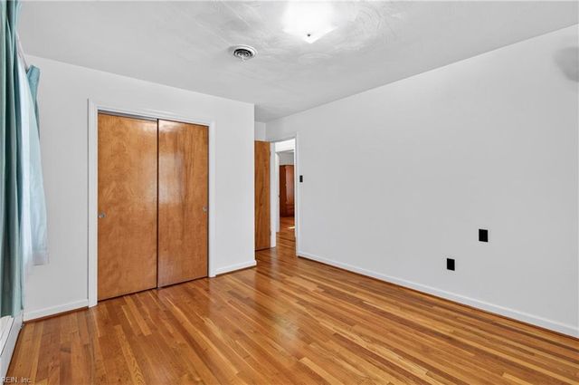 14 Charlton DR, Hampton, VA 23666