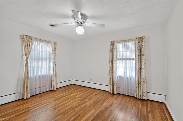 14 Charlton DR, Hampton, VA 23666