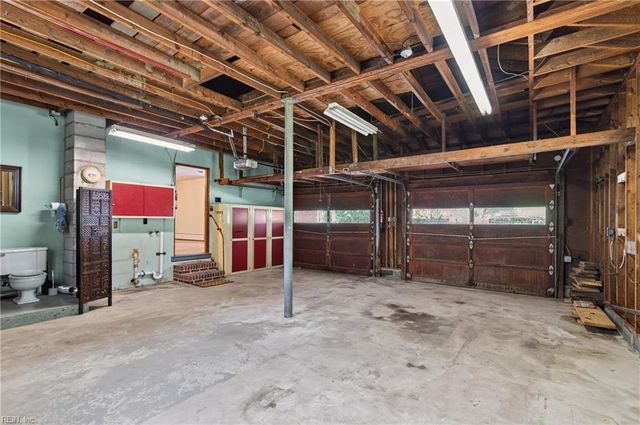 14 Charlton DR, Hampton, VA 23666