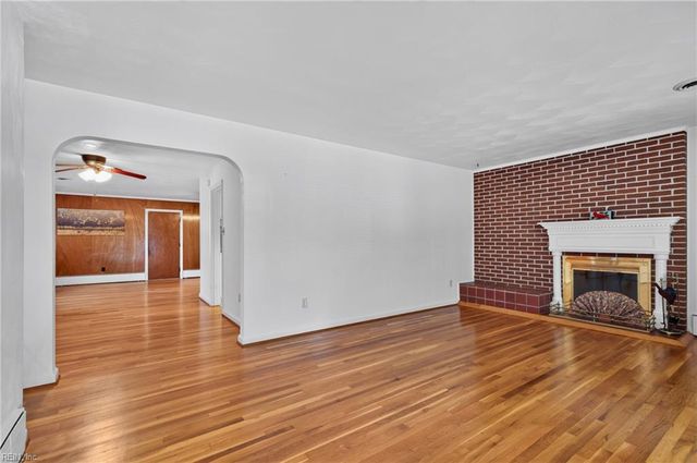 14 Charlton DR, Hampton, VA 23666