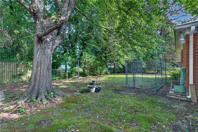 14 Charlton DR, Hampton, VA 23666