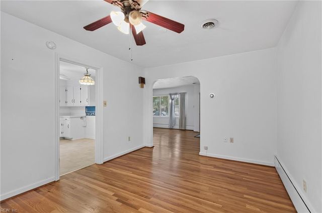 14 Charlton DR, Hampton, VA 23666