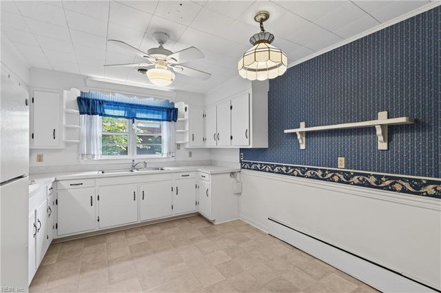 14 Charlton DR, Hampton, VA 23666